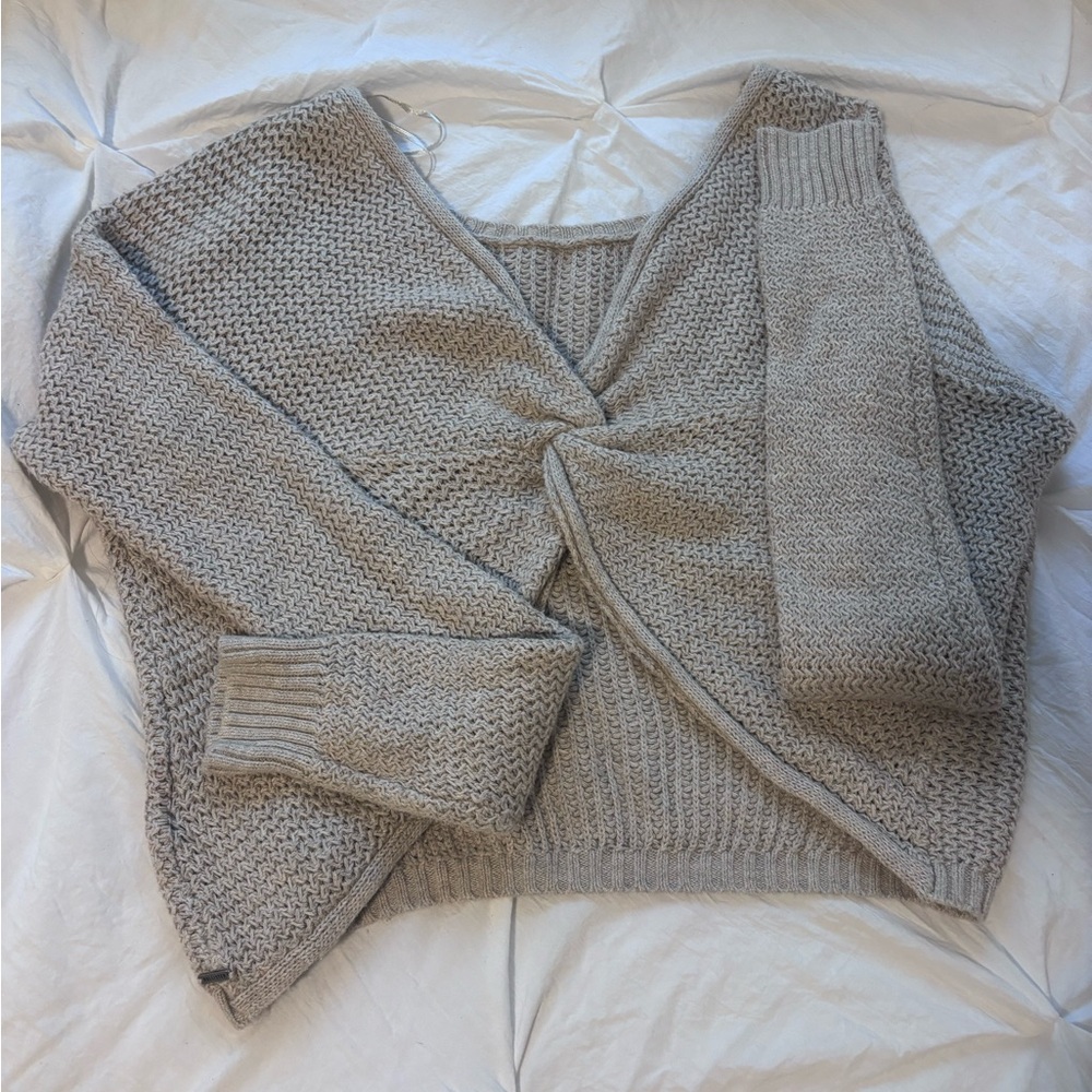 Hollister REVERSABLE Cream Sweater size Small